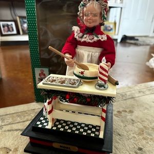 Animated Musical Mrs. Santa Claus Baking Cookies Vintage Holiday Creations Scene